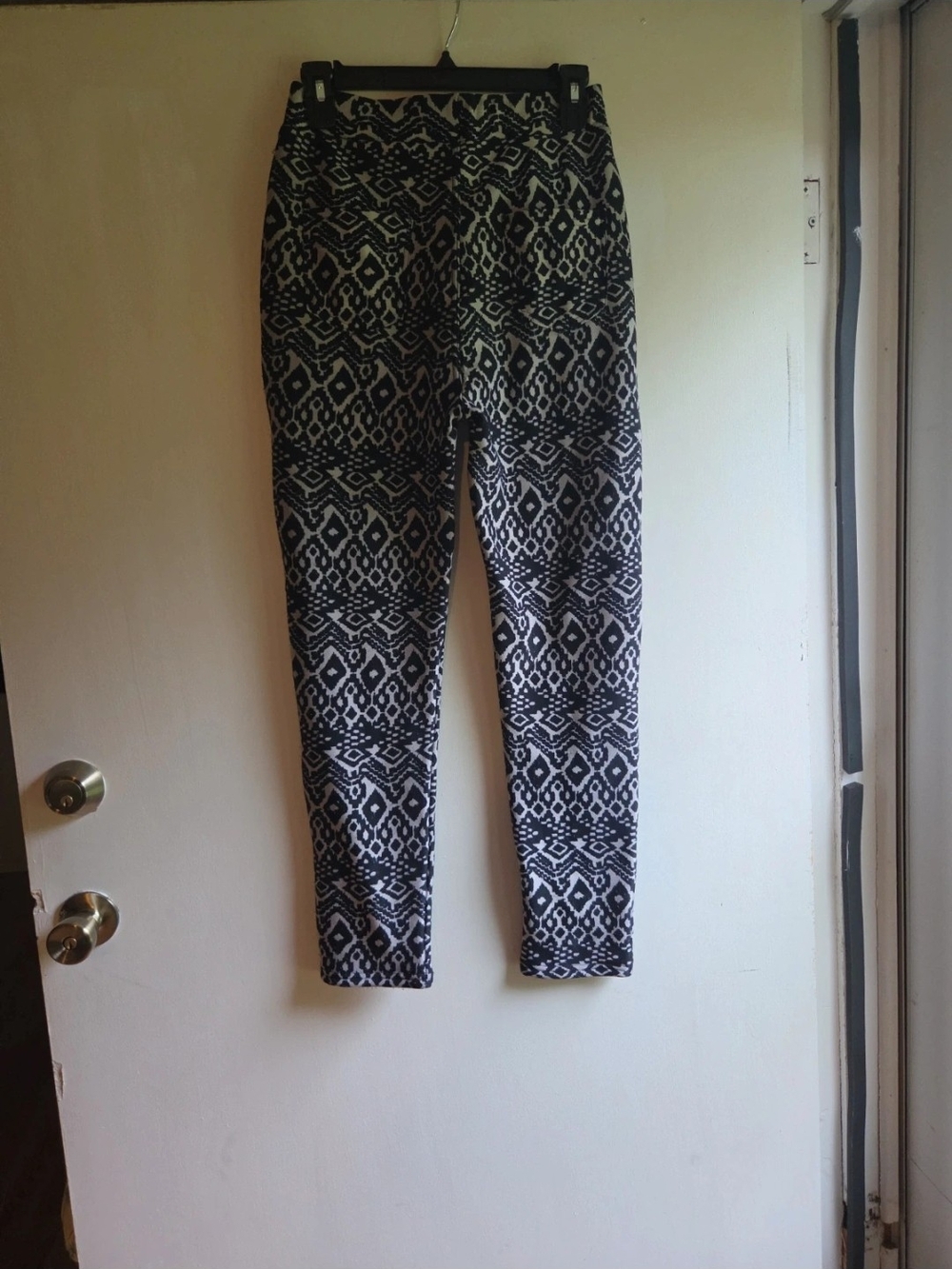 Black & White Geometric Leggings with Gold Zipper Accents - Picture 3 of 6
